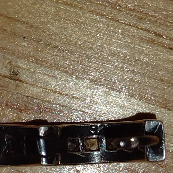 One earring - Picture 4 of 5